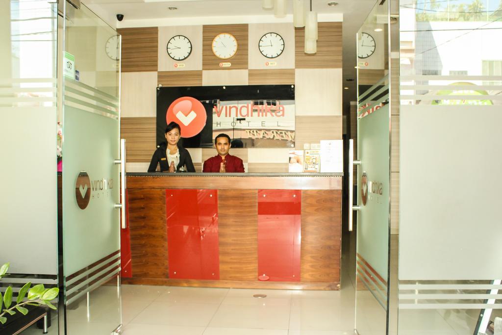 Vindhika Hotel Makassar Bagian luar foto