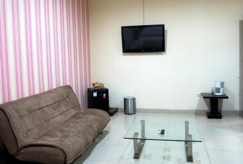 Vindhika Hotel Makassar Bagian luar foto