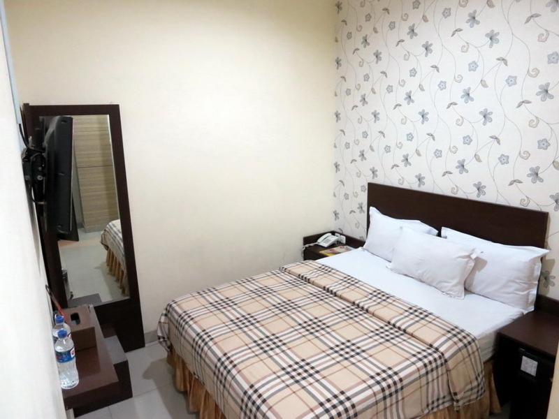 Vindhika Hotel Makassar Bagian luar foto