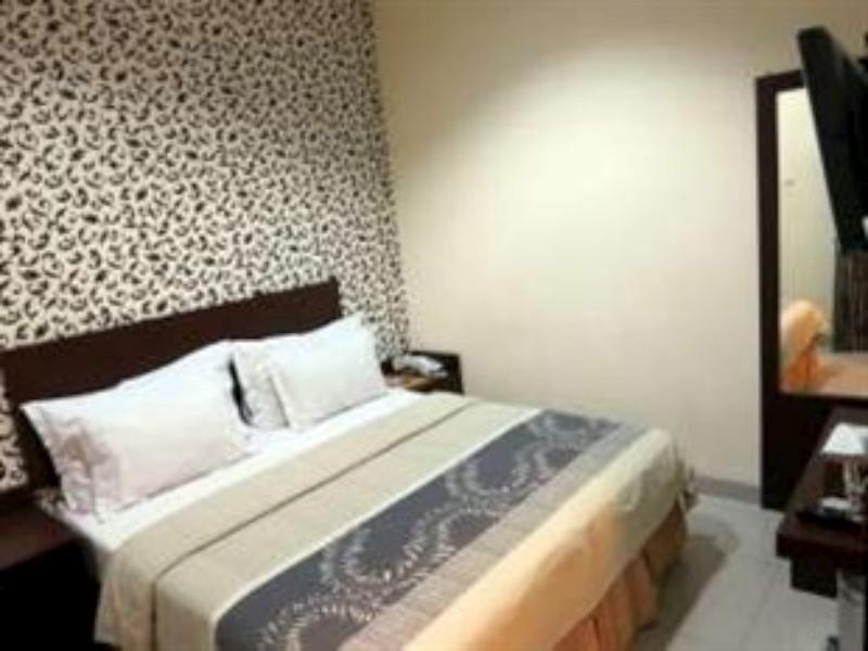 Vindhika Hotel Makassar Bagian luar foto
