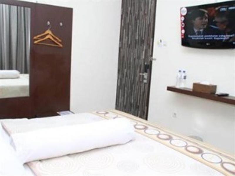 Vindhika Hotel Makassar Bagian luar foto